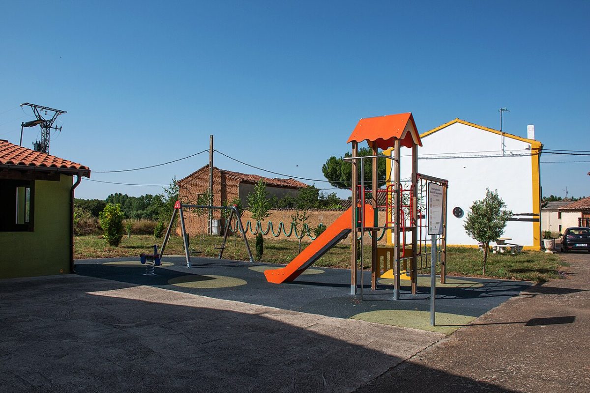 Columpios en un parque infantil