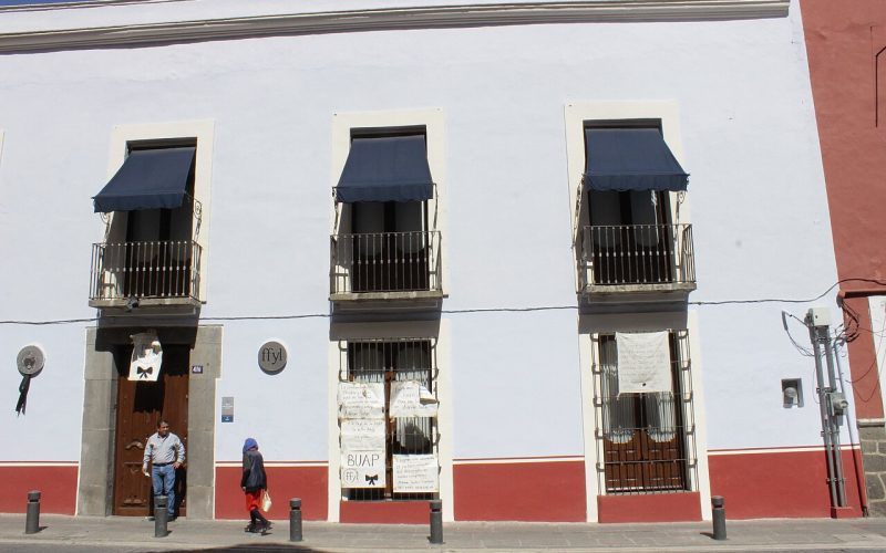 Fachada de una casa encalada