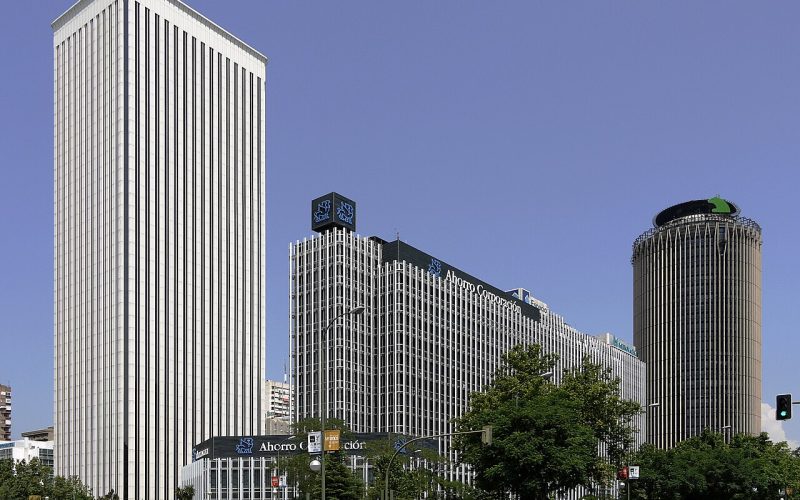 Torres de oficinas de AZCA desde el paseo de la Castellana, Madrid